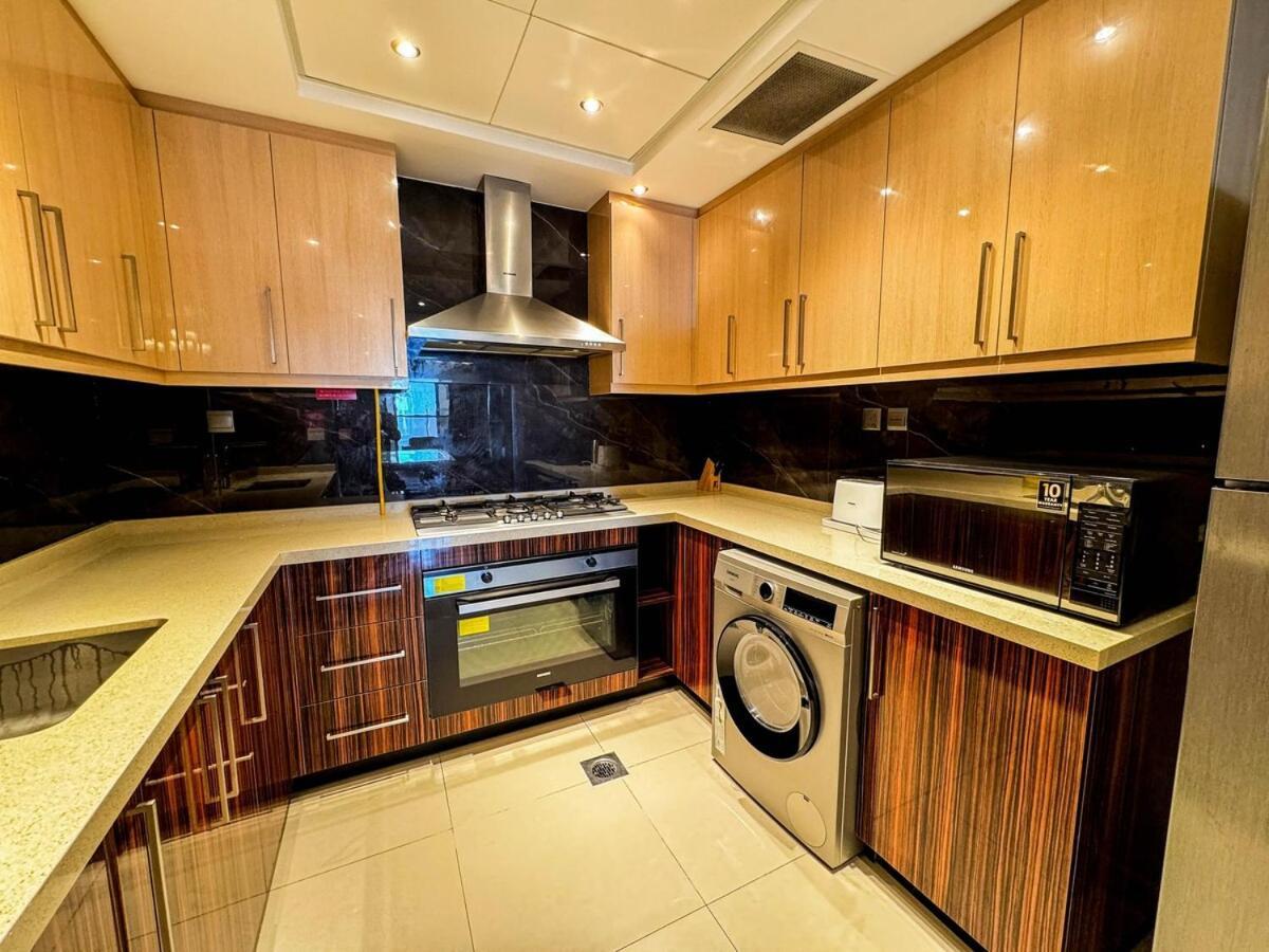 Iconic 3br With Burj View,downtown,pool &dubai Mall Apartment *