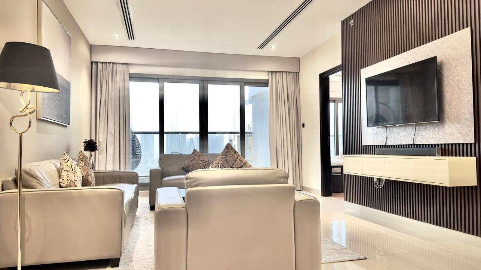 Iconic 3br With Burj View,downtown,pool &dubai Mall Apartment *