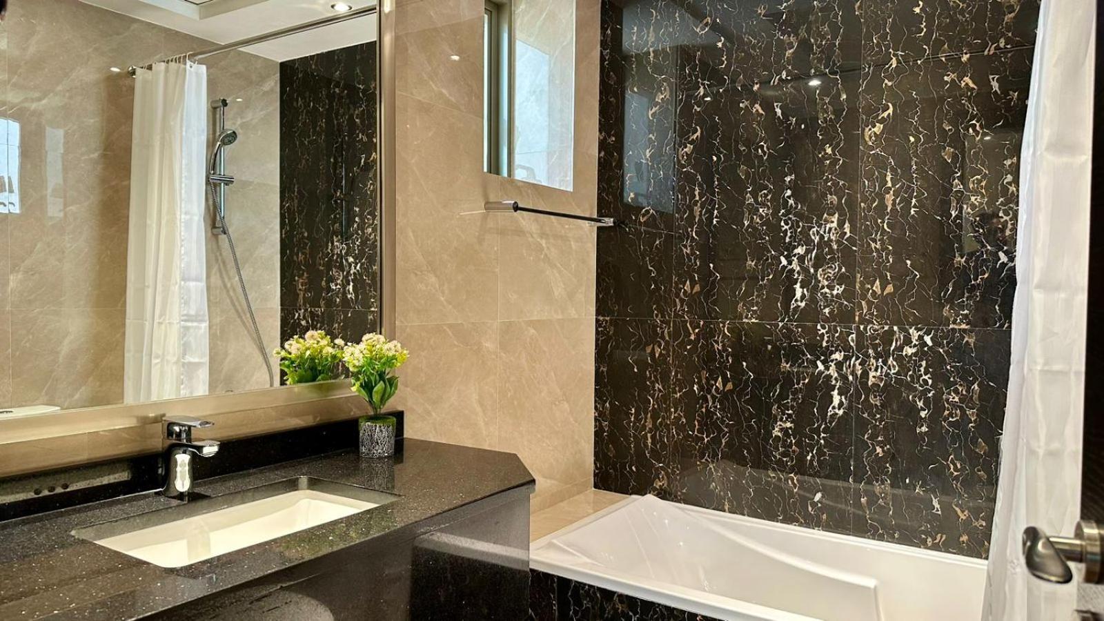 Iconic 3br With Burj View,downtown,pool &dubai Mall Dubai